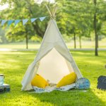 Anak-anak memang paling cepat meniru apa yang dilakukan orangtuanya. Saat anak dalam usia dini di mana ia mulai meniru orang tuanya, Anda sudah bisa mulai mengajarkannya banyak hal. Ajak si kecil beraktivitas yang membuatnya makin aktif dan tanggap. Salah satunya adalah dengan mengajaknya berkemah. Sebelum berkemah ke alam bebas, coba dulu berkemah di rumah dengan tenda anak rekomendasi dari kami.