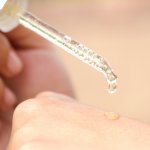 Wanita pastilah mementingkan kecantikan dan kesehatan kulit wajah. Ini karena kulit wajah yang sehat tentu bisa bikin tampilan jadi lebih percaya diri. Wajah juga jadi tampak lebih menarik dan lebih mudah untuk dirias. Yuk, mulai gunakan serum untuk menunjang kesehatan wajahmu. BP-Guide menghadirkan 9 pilihan serum Wardah terbaik untukmu!