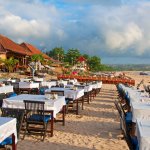 Anda penikmat kuliner yang selalu mencari pengalaman baru, Bali memang surganya destinasi kuliner. Namun, bukan hanya rona alam yang memikat, pulau ini juga menyimpan kejutan dalam bentuk restoran bertema unik. Berikut rekomendasi restoran terbaiknya untuk Anda.