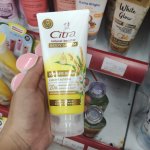 Tingkatkan kelembutan kulit Anda dengan produk handbody Citra yang terkenal akan kualitasnya. Diformulasikan khusus untuk memenuhi kebutuhan kulit Anda, handbody Citra memberikan perawatan intensif dan nutrisi yang dibutuhkan kulit Anda.