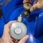 Anda menggunakan tabung gas LPG untuk memasak di rumah? Kalau iya, berarti Anda perlu melengkapi perlindungan di rumah dengan regulator gas terbaik. Untuk urusan ini, jangan main-main, karena regulator gas tidak berkualitas bisa berakibat fatal bagi Anda.