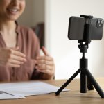 Gimbal stabilizer kamera jadi salah satu alat wajib yang harus dimiliki oleh content creator. Fungsinya adalah untuk menghasilkan rekaman yang lebih stabil. Melalui artikel berikut ini, BP-Guide akan memberikan rekomendasi gimbal hanya untuk Anda!
