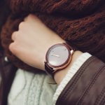 Bingung tak tahu bagaimana memilih dan merawat jam tangan wanita kulit? Kini tak perlu bingung lagi, sebab BP-Guide punya 10 rekomendasi keren jam tangan wanita kulit buat penampilan kece kamu. Juga, tips-tips penting cara merawatnya agar tetap awet!