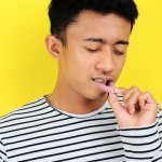 Sariawan akan sangat mengganggu jika kamu tidak segera mengatasinya. Efek dari sariawan kamu jadi malas makan dan selalu bad mood. Yuk, segera atasi sariawanmu dengan obat terbaik yang bisa kamu dapatkan di apotik terdekat!
