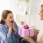 Menginjak dewasa, anak perlu mendapatkan perhatian ekstra dari orang tuanya. Salah satu cara untuk mengungkapkan perhatian Anda adalah dengan memberikan hadiah. Namun Anda perlu tahu hadiah yang cocok untuk mereka. Untuk itu, simak artikel ini untuk memberikan inspirasi hadiah yang sesuai dengan keinginan sang buah hati.