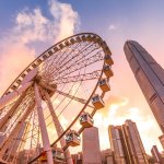 Hongkong, sejak zaman kekaisaran masih berkuasa di Cina, merupakan kota pelabuhan penting dan kota bisnis. Oleh sebab itu, Inggris pun ingin merebut Hongkong dari Kekaisaran Manchuria. Sekarang ini, Hongkong sudah kembali ke Cina. Meskipun begitu, Hongkong tetap menjadi kota bisnis. Oh iya, Hongkong tidak hanya merupakan kota bisnis saja, lho. Negara kota ini memiliki segudang destinasi wisata yang menarik untuk dikunjungi.