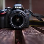 Kamera Nikon menjadi pilihan banyak fotografer andal dunia. Fiturnya yang banyak, prosesor dan resolusinya yang tinggi, serta spesifikasi lainnya yang mumpuni menjadi alasan kenapa kamera Nikon menjadi pilihan banyak fotografer.