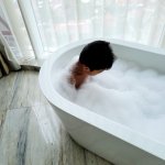 10 Bath Foam untuk Mandi yang Lebih Menyenangkan (2023)