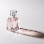 Dalam artikel ini, kami akan memberikan rekomendasi parfum Hermes yang tidak hanya enak dan memikat, tetapi juga mampu bertahan sepanjang hari. Aroma-nya yang khas dan daya tahan lama akan memberikan Anda kepercayaan diri dan pesona yang tak terlupakan. Berikut rekomendasinya untuk Anda. 