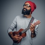 Banyak orang yang lebih mengenal gitar daripada ukulele. Selintas memang mirip tetapi keduanya menghasilkan suara yang berbeda. Untuk Anda yang ingin menambah keahlian bermusik baru untuk mengisi luang, bisa mulai dengan belajar ukulele. Simak rekomendasi ukulele dari BP-Guide berikut ini.