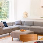 Sofa adalah elemen penting yang harus ada di dalam rumah, terutama di ruang tamu atau ruang keluarga. Model sofa berbentuk huruf L atau sofa sudut adalah salah satu yang terfavorit untuk mempercantik dekorasi ruangan. Yuk, simak rekomendasi sofa sudut dari BP-Guide yang bisa dijadikan inspirasi.