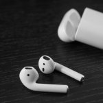  AirPods adalah produk dari Apple yang menggantikan akses headphone jack 3.5 mm. AirPods ini menjadi populer karena pengguna ponsel, terutama pengguna iPhone, lebih menikmati menggunakan earphone tanpa kabel yang dinilai lebih praktis dan mudah digunakan.