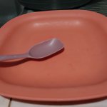 Peralatan makan plastik jauh lebih awet dan tahan lama dibandingkan yang terbuat dari kaca atau keramik. Tetapi pastikan alat makanmu aman untuk kesehatan, ya. Agar tidak salah pilih, yuk simak rekomendasi BP-Guide berikut ini!