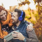 Ada beragam benda yang bisa diberikan sebagai hadiah pada orang-orang tersayang. Meski demikian, bukan berarti kamu sembarang memberi kado. Ada beberapa hal yang bisa jadi pertimbangan mulai dari memilih hadiah berdasarkan hobi, pekerjaan, kegemaran atau bahkan karakter. Berikut referensi hadiah bagi dia yang gemar musik.