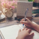 Tidak ada manusia yang bisa hidup selamanya. Namun, kisahnya bisa saja abadi apabila ada yang menuliskannya. Bagaimana dengan kisah hidup Anda? Apakah ada orang yang menuliskannya? Karena itu, Anda perlu sebuah buku harian. Anda bisa menuliskan sendiri kisah-kisah menarik di hidup Anda dan menjadikannya abadi.