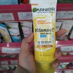 Siapa sih yang tidak kenal aneka produk skin care dari Garnier? Produknya terkenal berkualitas tinggi namun dijual dengan harga yang terjangkau. Yuk, kenali aneka pembersih wajah alami dari Garnier yang bisa kamu gunakan untuk bersihkan wajah!