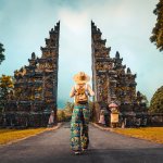 Bukan tanpa sebab pulau Bali setia menjadi salah satu destinasi wisata favorit. Selain pantai dengan panorama indah serta wisata budaya yang memesona, Bali juga memiliki berbagai kuliner dengan cita rasa yang tiada duanya.