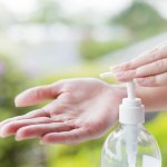 Mencuci tangan saja tidak cukup. Gunakan juga hand sanitizer untuk bikin tangan bebas virus dan kuman. Intip cara memilihnya dari kami dan juga rekomendasinya ya!