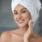 Kulit kita butuh yang namanya exfoliating toner. Setidaknya kita harus memakainya seminggu sekali. Ini supaya tampilan wajah jadi bebas kusam. Nah, pilih exfoliating toner kamu dengan teliti supaya hasil yang kamu dapatkan jauh lebih maksimal.  BP-Guide sudah menyiapkan tips memilih exfoliating toner terbaik. Kami, juga sudah menyiaplan deretan produknya untuk kamu, loh!