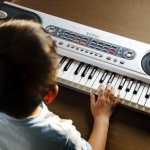 Belajar musik memang penting bagi anak supaya ia bisa bertumbuh kembang dengan baik. Anda bingung memilih keyboard untuk anak? Kami menyediakan aneka rekomendasinya untuk Anda loh!