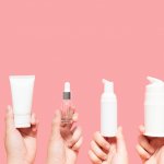 Skincare yang mengandung retinol kini menjadi salah satu produk yang paling dicari. Ini karena retinol berkhasiat untuk membuat kulit tampak lebih elastis, awet muda, dan membantu menghilangkan tanda penuaan dini. Yuk, simak rekomendasi skincare retinol terbaik dari BP-Guide berikut ini.