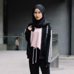 Tren fashion memang selalu berkembang tak terkecuali bagi mereka yang menggunakan hijab. Kalau kamu ingin tampil keren dan kekinian meski berhijab, kamu bisa simak beberapa item fashion keren rekomendasi BP-Guide berikut ini!