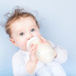 Susu formula mengandung berbagai nutrisi esensial untuk bayi sehingga menjadikannya ideal sebagai pendamping atau pengganti ASI saat diperlukan. Terdapat banyak merek susu formula yang bagus untuk bayi. Yuk, ketahui tips memilihnya dan beberapa rekomendasi susu formula dari BP-Guide.