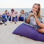 Bantal duduk adalah bantal yang digunakan untuk duduk, terutama bila duduk lesehan. Dengan demikian, Anda bisa tetap nyaman duduk lesehan dalam waktu yang lama. Berikut ini, BP-Guide akan memberikan tips dan rekomendasi memilih bantal duduk terbaik.