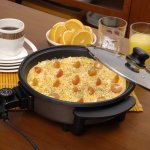 Bagi sebagaan orang, memasak adalah hal yang merepotkan. Pahadal sebelum memulai aktivitas, tubuh kita memerlukan asupan makanan sehat dari makanan. Eits, tunggu dulu, kini ada inovasi panci elektrik yang dapat memudahkanmu untuk mengukus sampai menggoreng makanan, lho. Buruan cari tahu sekarang, yuk!