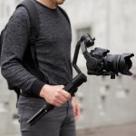 Anda pasti ingin menghasilkan video yang stabil dan profesional dengan kamera Anda. Inilah mengapa gimbal kamera menjadi perangkat yang sangat penting.


