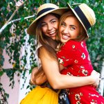 Pernikahan sahabat tentu merupakan sebuah hari spesial untuk kita sebagai sahabatnya. Bila sahabatmu akan menikah, kamu wajib memilihkan hadiah yang paling indah dan cocok untuk dia. Simaklah beberapa hadiah pilihan tersebut yang dapat kamu gunakan sebagai hadiah terindah untuk sahabatmu.