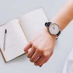 新社会人へのお祝いのプレゼントとして腕時計が定着しています。今回は、新社会人の女性へのプレゼントにおすすめの【2023年度最新版】レディース腕時計ブランド10選をご紹介します。新社会人の女性に贈る腕時計を選ぶ際は、まず相手の女性が入社する会社の業種や職種などをチェックするのがポイントです。ぜひこちらを参考に、相手の女性にぴったりの一品を見つけてください。