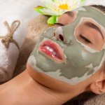 Clay mask atau masker lumpur kini sedang ngehits dan banyak disukai para beauty enthusiast. Ada banyak pilihan clay mask yang bisa didapat di pasaran dan kalau kamu tertarik untuk mencoba salah satunya, kamu bisa coba beberapa rekomendasi clay mask dengan manfaat terbaik berikut ini!