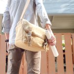 Tidak dipungkiri bahwa keberadaan tas memang membantu memudahkan kita membawa barang-barang kebutuhan. Saat ini berbagai model tas juga semakin banyak, tetapi ada satu model tas yang tidak lekang oleh zaman, yaitu tas messenger. Jenis tas ini memang cocok untuk beragam kebutuhan dan memiliki model yang simpel. 