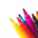 Menulis di papan tulis atau berbagai media lainnya yang membutuhkan spidol tentu membutuhkan spidol yang berkualitas tinggi. Dengan spidol berkualitas, hasilnya jauh lebih baik, lebih efektif, dan juga lebih hemat. Berikut tips dan beberapa rekomendasi spidol terbaik yang bisa Anda pilih.