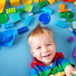 Orang tua tidak perlu bingung lagi dalam memilih mainan anak untuk usia 3 tahun. BP-Guide punya 30 mainan rekomendasi yang mampu mengasah kreativitas anak dan membuatnya aktif bergerak. Anak jadi bisa belajar sambil bermain berkat mainan-mainan ini!