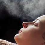 Debu dan polusi setiap hari bikin wajah jadi kusam. Kamu perlu bersihkan sel kulit mati secara menyeluruh agar wajah kembali cerah. Gunakan face steamer untuk membantu membuka pori-pori wajah dan mengangkat sel kulit mati. Cek rekomendasinya dari BP-Guide ya!