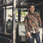 Kebanyakan pria pasti memiliki pakaian batik yang biasanya digunakan untuk acara-acara seperti kondangan. Anda bisa tampil lebih bergaya dengan berbagai model pakaian batik yang semakin keren saat ini.