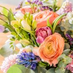 開店祝いに店先を華やかに飾ってくれるのが、おしゃれな花のプレゼントです。今回は「2024年最新情報」の開店祝いに人気の花のプレゼントをご紹介します。マナーやメッセージの文例、お祝いを贈る際に役立つプレゼント情報が満載です。スタンド花や胡蝶蘭、アレンジメントなどのなかから、相手の方に喜ばれる素敵なフラワーギフトを贈りましょう。