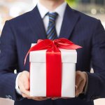 Do you also come here looking for a great gift for your boss, then believe us we will not let you go empty-handed from here. In the below given paragraph we will tell you about some of the gift options which are extremely beautiful and also very cheap. Read the full article to know more.