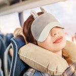 Suka travelling? Tentunya, Anda memerlukan bantal angin agar bisa beristirahat selama dalam perjalanan. Tidak hanya itu, agar lebih mudah, tentunya akan sangat baik bila Anda membawa bantal angin tiup. Berikut rekomendasi produk bantal angin tiup yang praktis untuk Anda.