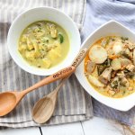 Lontong memang cocok disajikan sebagai pendamping menu sate, opor, soto, dan lainnya. Jika selama ini kamu berpikir membuat lontong itu sulit, kini tidak lagi. Kamu bisa dengan mudah membuat lontong dengan bantuan cetakan lontong yang praktis.