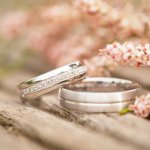 結婚5周年という夫婦の節目には、特別感のあるギフトを渡して日頃の感謝を伝えましょう。今回は、結婚5年目の記念日によく贈られているアイテムを編集部が集めました。木婚式にちなんだ商品や贈り物として人気の商品が揃っているランキングに加え、選び方のポイントも紹介します。ぜひチェックして、旦那さんや妻へプレゼントしたいものを探してください！