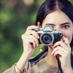 Fotografi menjadi hobi bagi banyak ornag, tidak jarang bahkan dijadika profesi lho. Perkembangan kamera yang canggih mendukung hal tersebut, salah satunya dengan semakin populernya kamera mirrorless. Kamu juga tertarik? Yuk, simak rekomendasi kamera mirrorless terbaik dari Fujifilm dalam artikel BP-Guide ini.