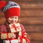 Một mùa Giáng Sinh nữa sắp đến, cứ mỗi dịp như vậy thì những món quà xinh xắn gửi tặng cho bạn bè người thân luôn là một lựa chọn sáng suốt vì có thể vừa làm kỷ niệm vừa mang nhiều ý nghĩa. Nếu bạn cũng đang băn khoăn chưa biết nên tặng gì cho những người thân yêu vào Giáng Sinh năm nay thì hãy tham khảo ngay bài viết 10 món quà Giáng Sinh nhỏ nhắn nhưng đầy ý nghĩa (năm 2020) dưới đây nhé!