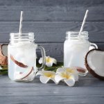 Cuaca panas memang paling pas untuk menikmati minuman dingin. Minuman dingin mampu membuat tubuh jadi lebih segar. Namun, tahukah Anda bahwa ada beberapa makanan dan minuman yang ternyata cocok dinikmati saat musim panas. Berikut rekomendasi dari BP Guide. 