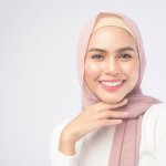 Wanita berhijab kebanyakan memiliki masalah rambut yang cukup mengganggu. Mulai dari rambut rontok, berketombe, sampai rambut yang mudah lepek karena sepanjang hari tertutup hijab. Nah, untuk itulah Anda membutuhkan sampo hijab yang tepat sesuai dengan kondisi rambut saat ini. Cek dulu yuk beragam rekomendasi produknya di sini!
