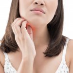 The summer heat can wreak havoc on the skin, from heavy perspiration, itchy skin to rashes and summer boils. But why does this happen, and what can you do to protect yourself from such skin problems? Here we explain the underlying reasons for itchy skin in the summer and how to combat it.