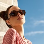Dalam dunia mode, kacamata hitam bukan hanya pelindung mata dari sinar matahari, tetapi juga aksesori yang dapat meningkatkan penampilan. Artikel ini akan memberikan rekomendasi kacamata hitam wanita terbaik yang tidak hanya fungsional tetapi juga trendy, sehingga Anda dapat tampil stylish sambil melindungi mata Anda dari sinar UV berbahaya.