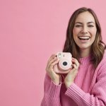 Dalam dunia fotografi yang semakin canggih, keberadaan kamera Polaroid tetap memikat dengan keunikan cetakan instannya. Artikel ini menghadirkan rangkuman rekomendasi kamera Polaroid terbaik, membantu Anda menemukan opsi yang sesuai untuk mengabadikan momen istimewa dalam gaya klasik yang tak tertandingi.